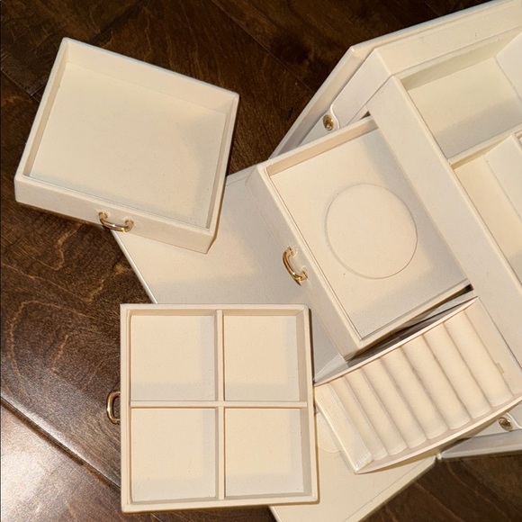 Amazon Vlando Used Jewelry Box white - Picture 7 of 9